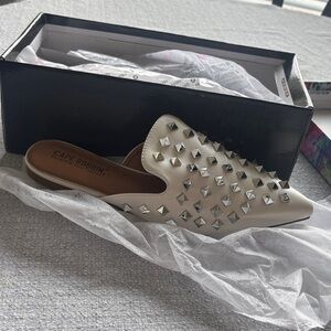 Cape Robbin Women's Cream Studded Mules
